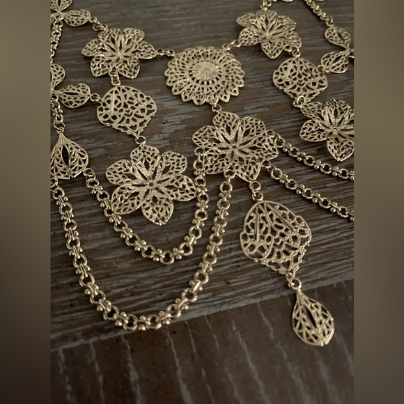 BCBGMAXAZRIA Statement Necklace - Picture 2 of 7